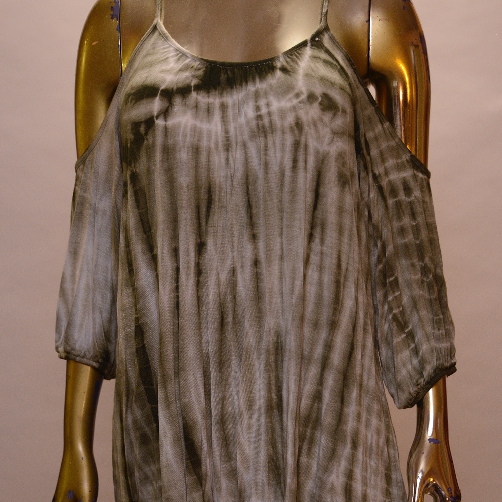 Green hand tie dyed, cut-out shoulders top - NWT